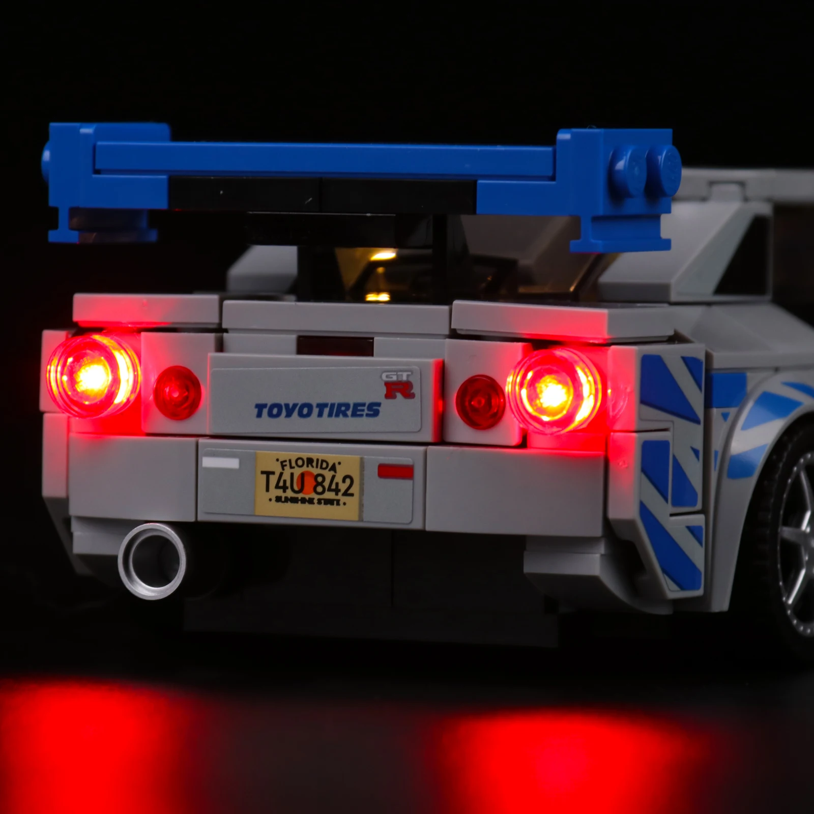 Lazishi LED Light For 76917 Fast 2 Furious Nissan Skyline GT-R Lighting DIY Toys Only Lamp+Battery Box (Not ​Include the Model)