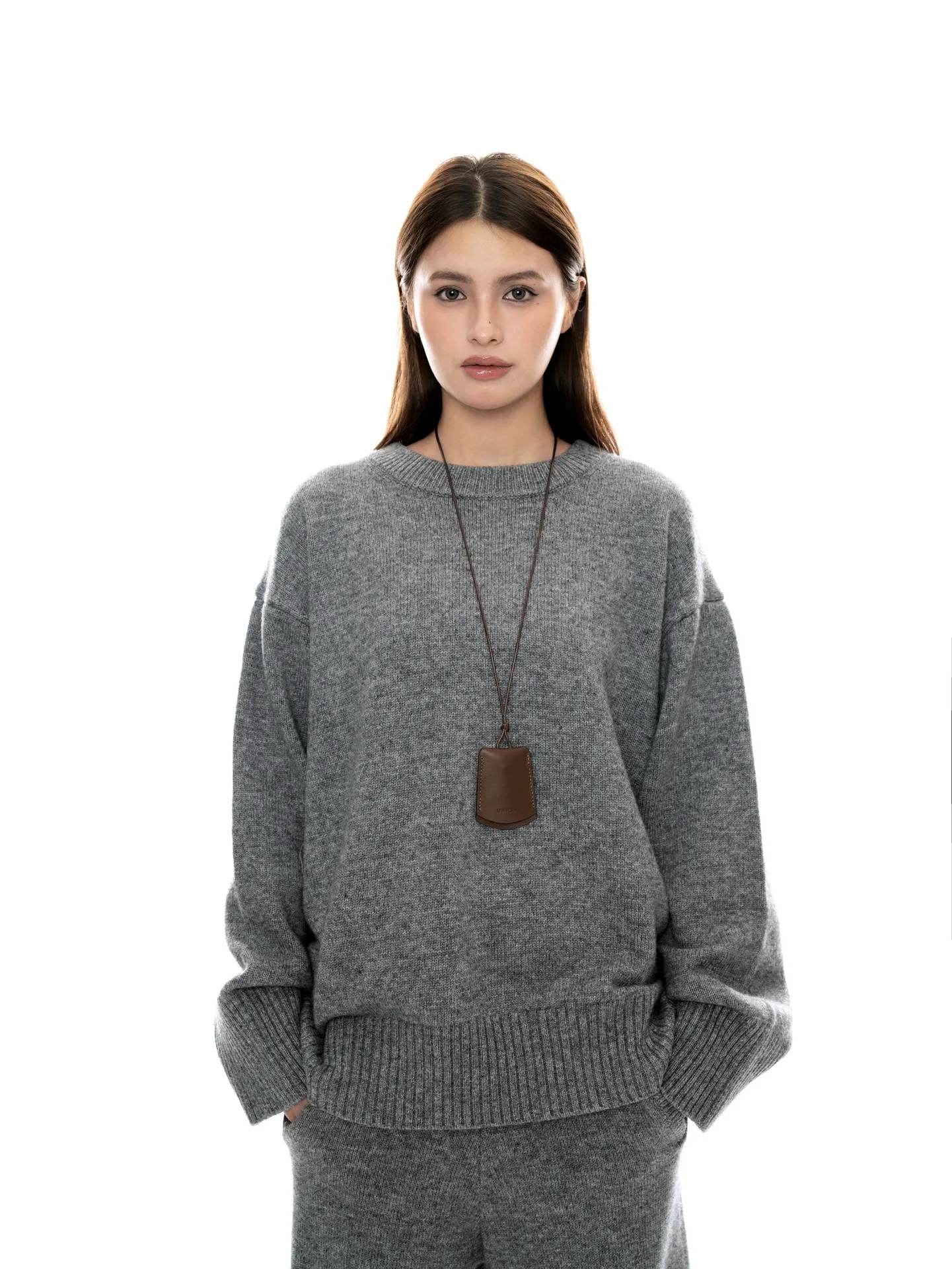 Autumn and winter women\'s casual solid color round neck long sleeved loose sweater