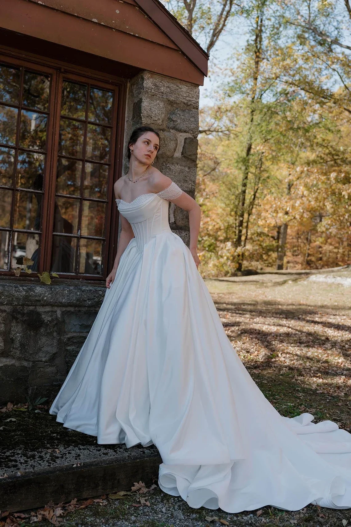 Customized Elegant Sweetheart Pearl Wedding Dress Satin Off Shoulder A-line Strapless Bride Dress Women's Tank Top Robe