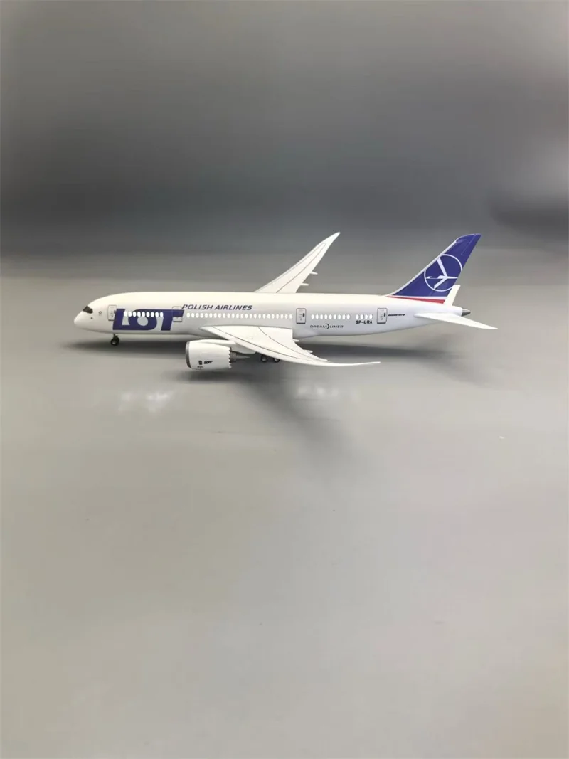 1/130 Scale 43CM Airplane LOT 787-8 Polish Airlines Model With  Light Wheel Diecast Resin Plane Collection Display Gifts Fans view 3
