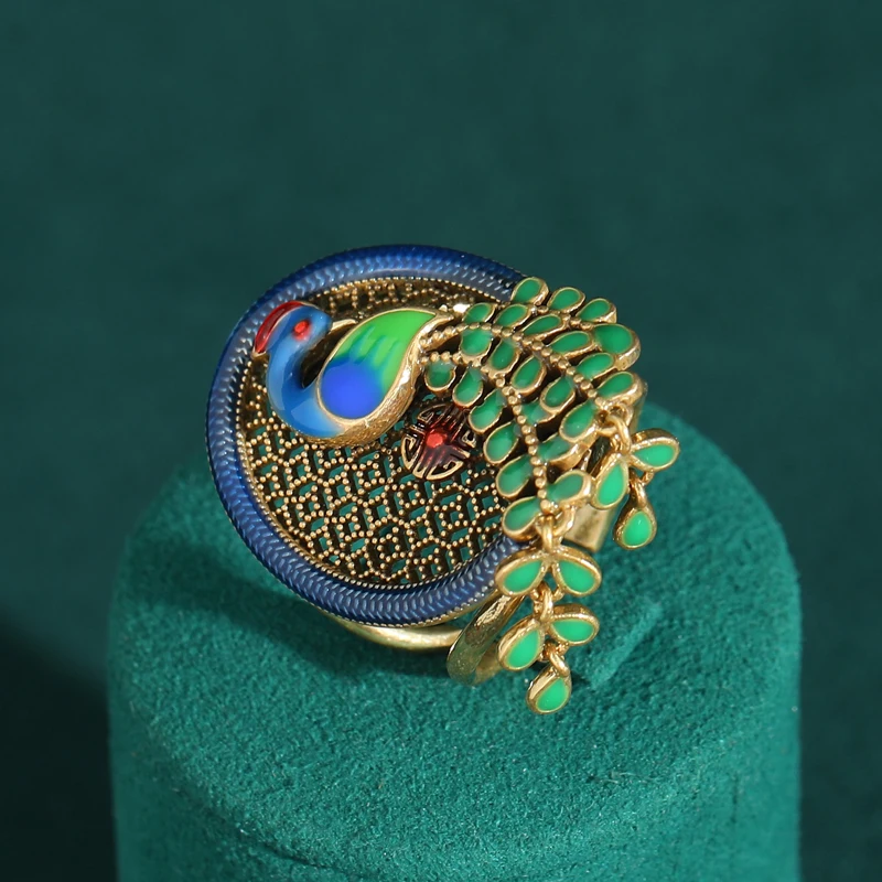 Vintage Peacock Painted Ring for Women Hollowed Out Screen Jewelry Olive Leaf Tail Animal Accessories New in Cooper Material