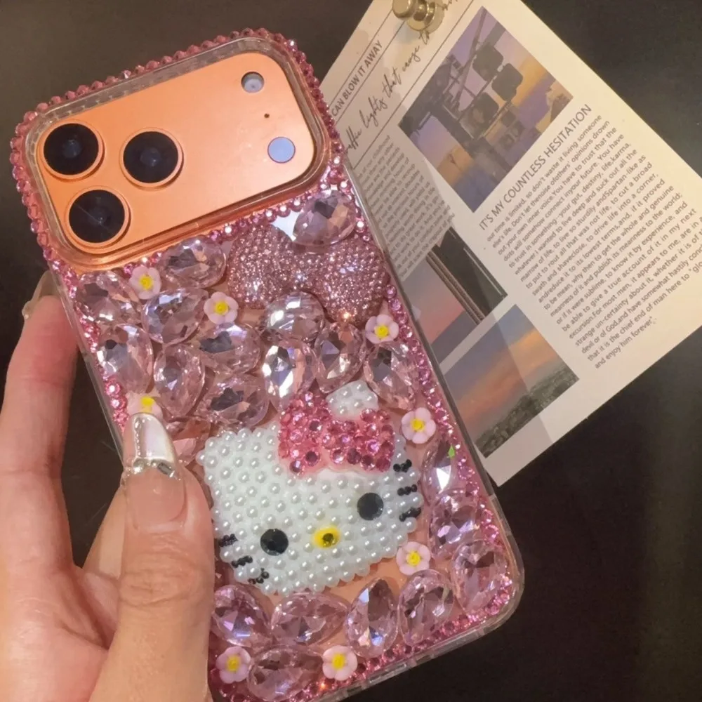 Modische, süße Cartoon-Sanrio-Hello-Kitty-Handyhülle mit Glitzer und Diamanten für iPhone 18 17 16 15 14 13 12 Pro Max, stoßfeste Schutzhülle – Detail 2