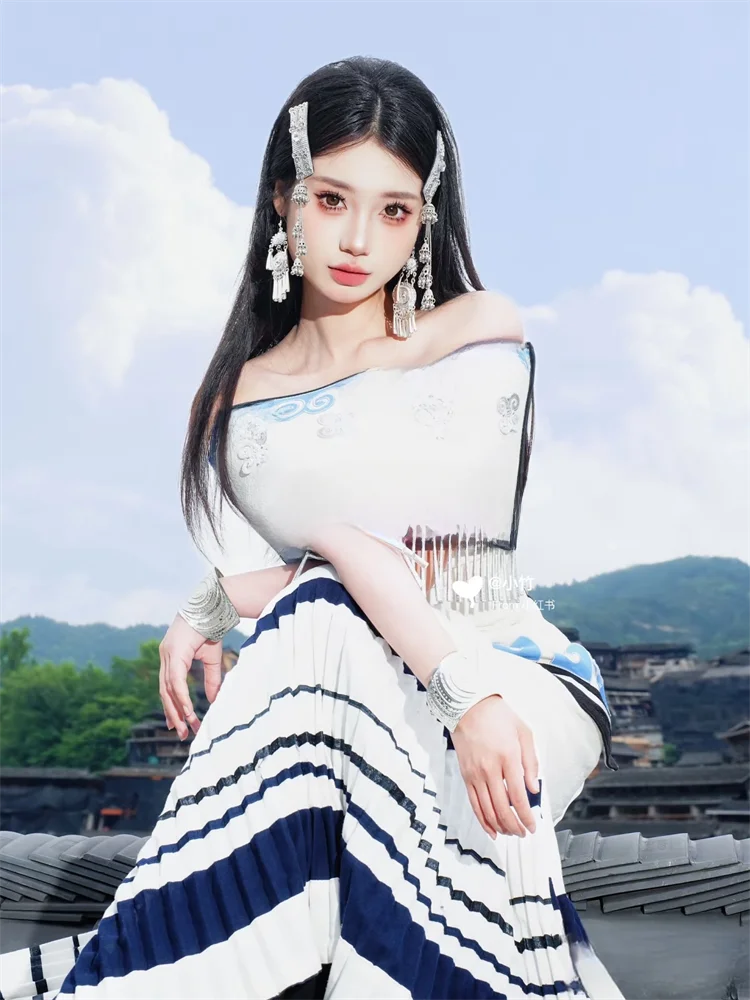 

Yunnan Minority Nationality Girl's Photography Studio New Arrival Fire Festival Costume Set Polyester Fiber Summer 2025