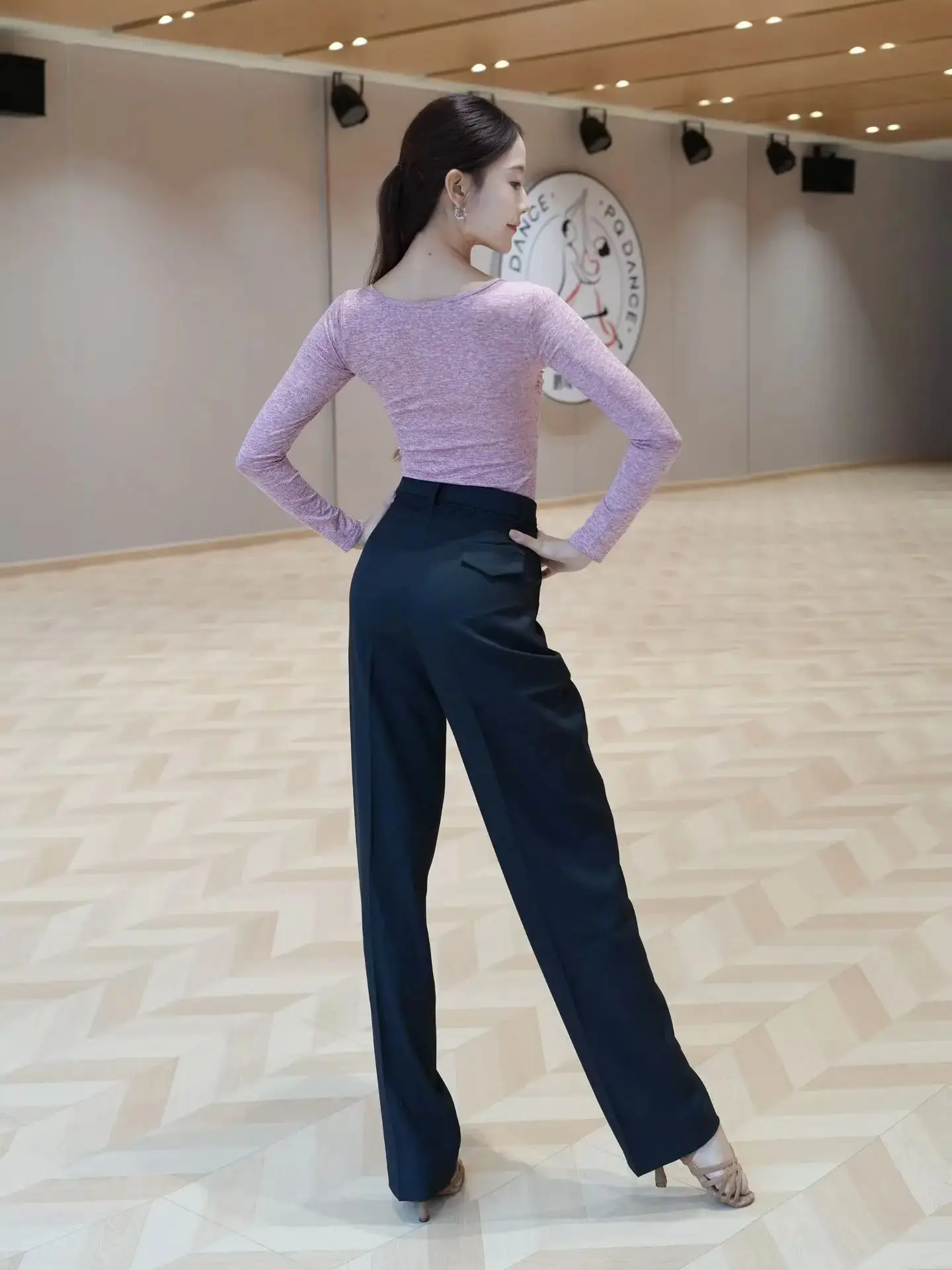 2025 Nieuwe Nationale Standaard Dans Vrouwen Latin Dansen Lange Mouw Top Kanten Broek Praktijk Kostuums Ballroom Dans Kleding DN22085