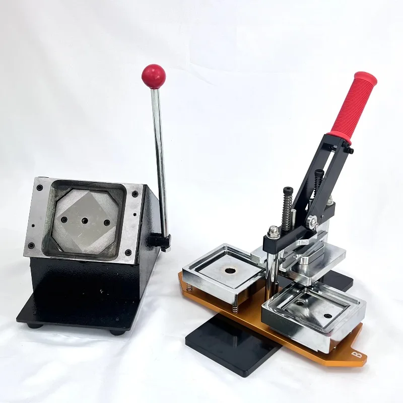 

Самый продаваемый набор для изготовления квадратных фотобейджей 80x80 мм с мягкими магнитными наклейками на картонной основе и акриловым материалом