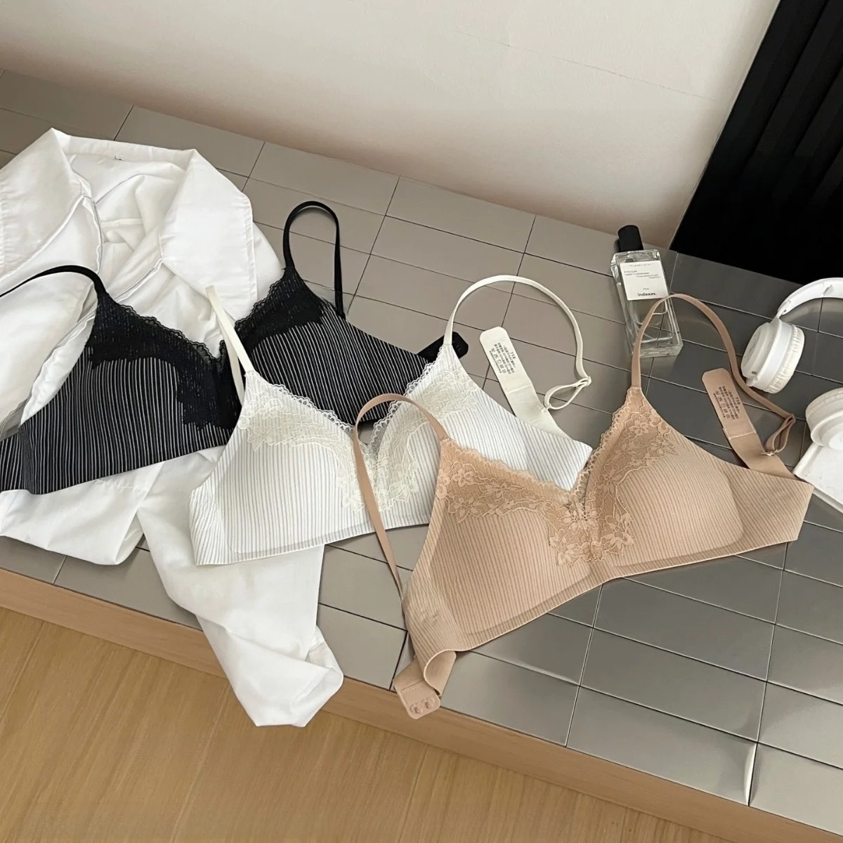 KUCLUT Style Comfortable Women's Underwear Gathered Seamless Breathable Triangle Cup Bra Lace Design Anti-Sagging Side Fatigu...