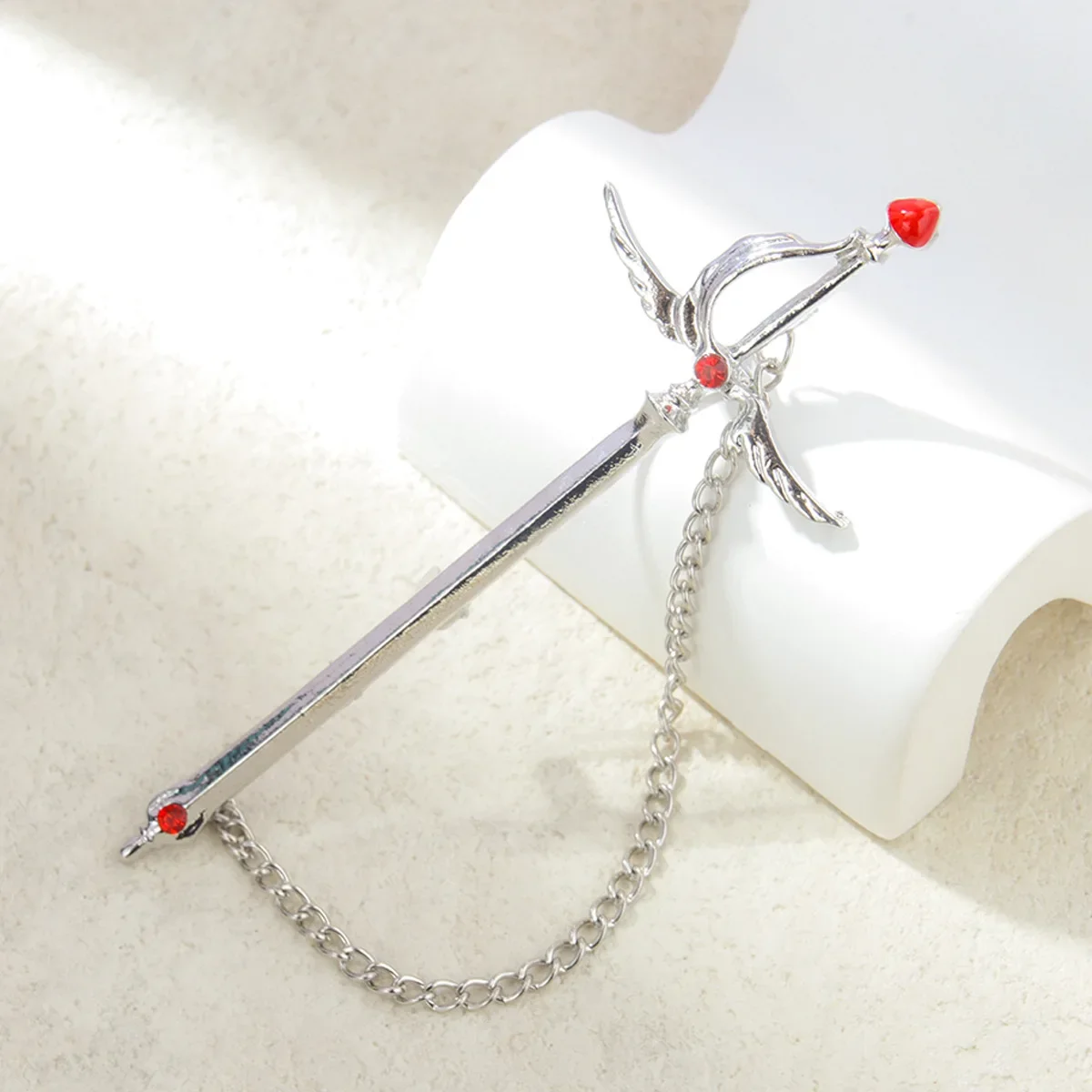 Retro Metal Sword Brooch Crystal Tassel Chain Lapel Pins Scarf Buckle Badge Fashion Brooches for Women and Men Accessories