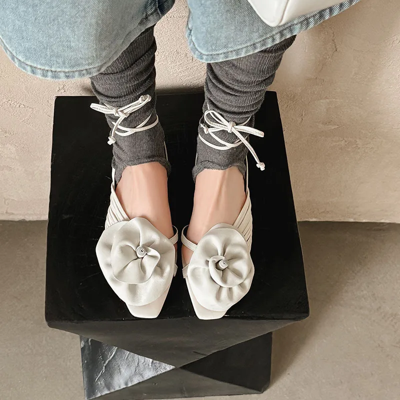 

Arden Furtado 2025 Summer Off-white sheepskin flower Wedges Ankle strap sandals Square toe Low heel Open toe Sandals Large size