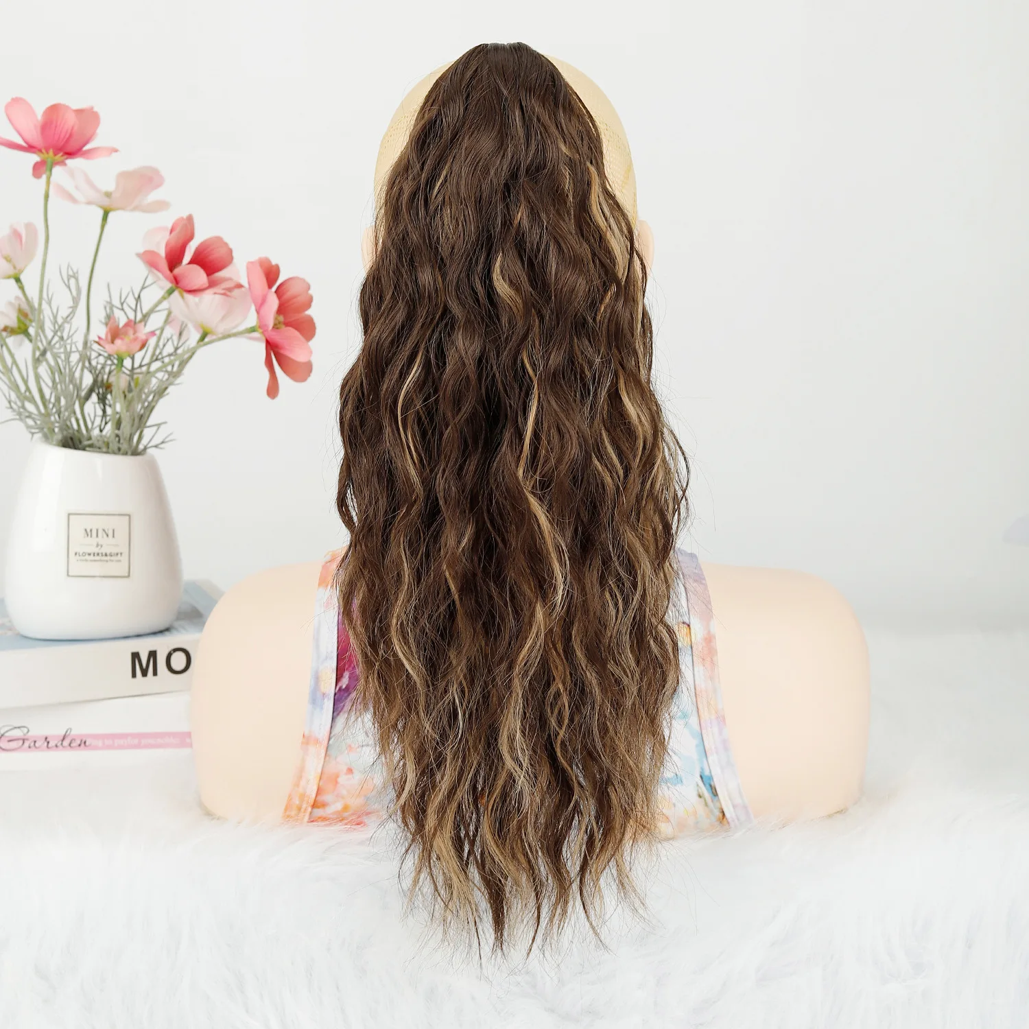 ponytail-cacheado-com-presilha-de-fibra-sintetica-de-alta-temperatura-ideal-para-uso-diario-e-festivais
