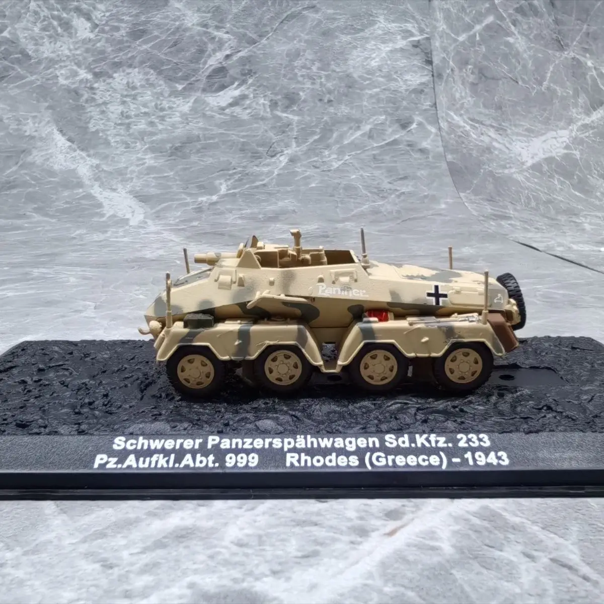 1/72 German Sd.Kfz.233 Eight-wheeled vehicle 1943 (alloy（main body）+plastic material) model ornament