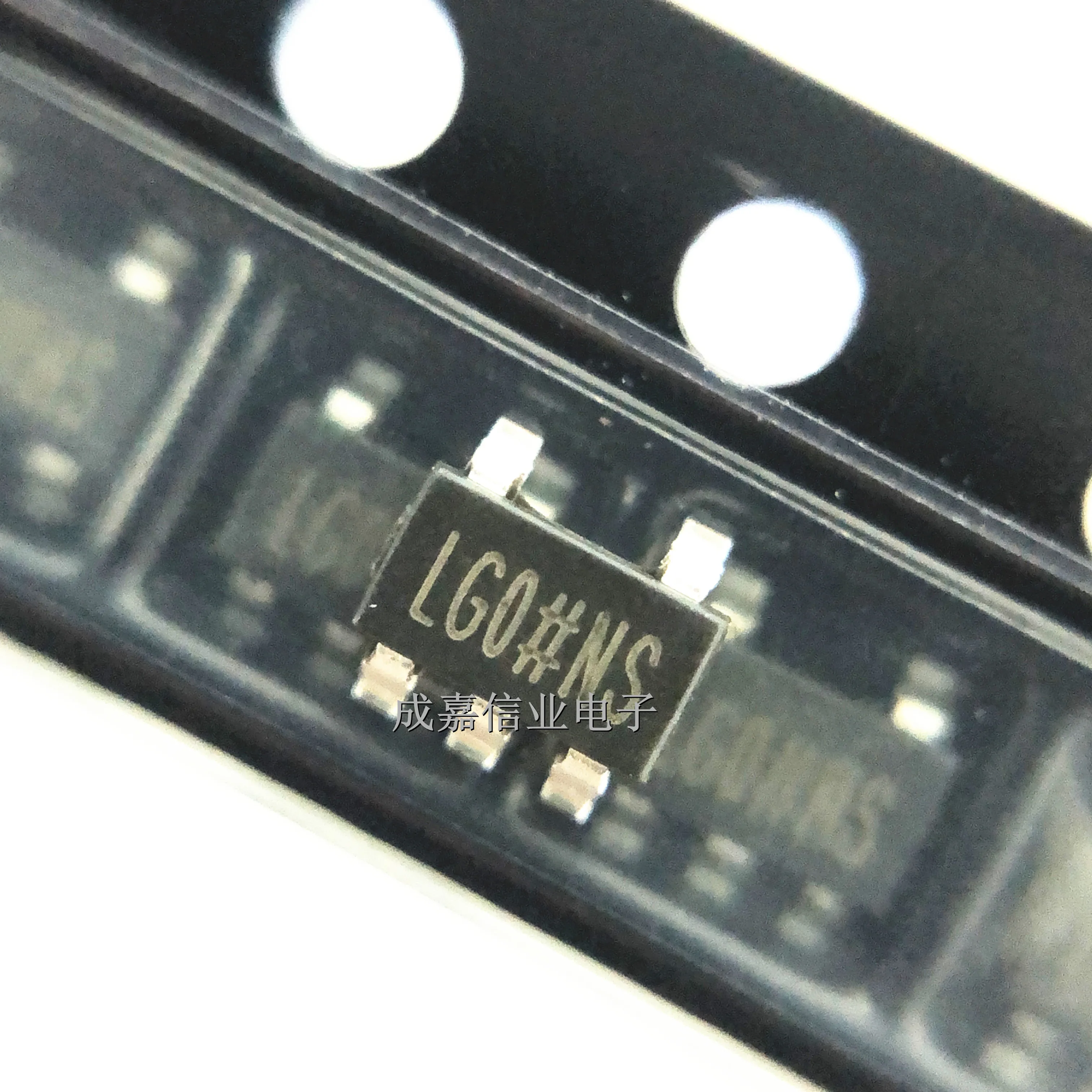 10pcs/Lot ADP160AUJZ-2.8-R7 SOT-23-5 MARKING;LG0 Linear Voltage Regulators 150mA LDO 2.8Vout w/ QOD