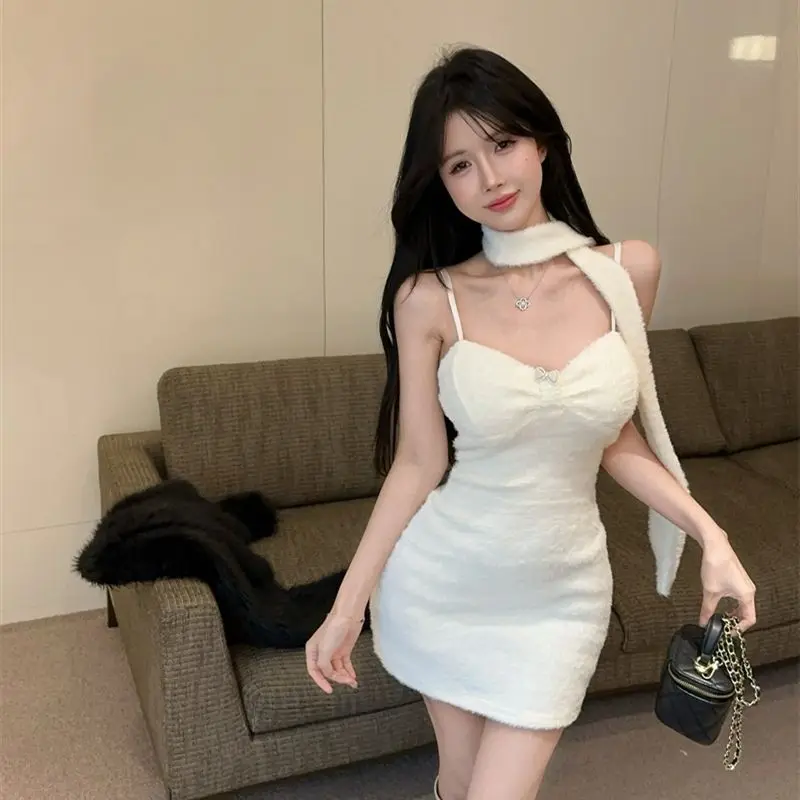 Einfarbiger Pullover mit Neckholder und Hosenträger für Damen, Herbst und Winter, sexy, hüftumarmendes Weihnachts-Röhrenoberkleid