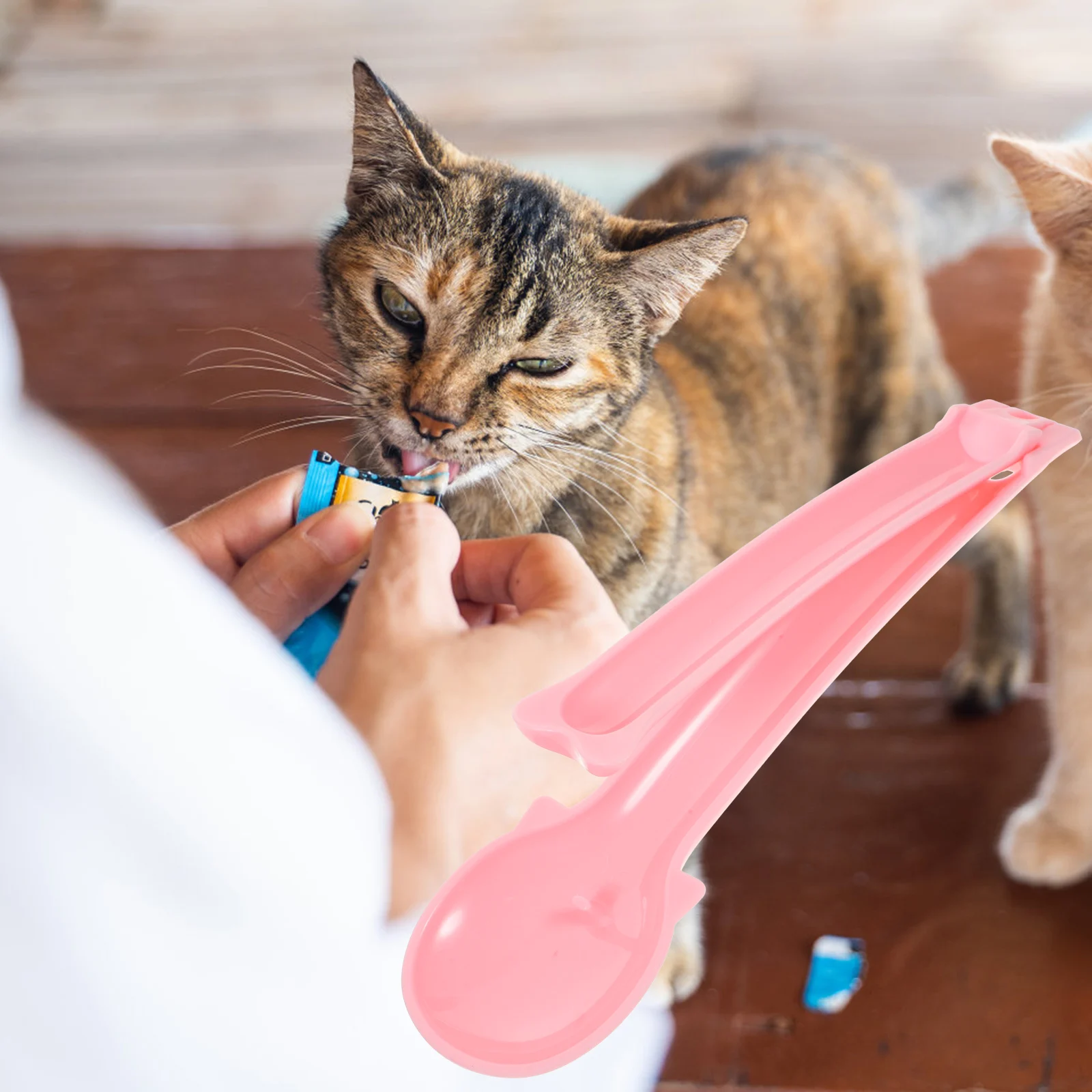

Cat Food Spoon Compact Plastic Claw Design Reusable Squeezer Portable Feeding Supplies Lightweight Easy To Use