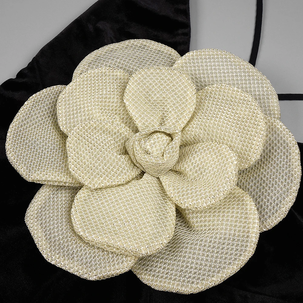 ชุดเดรสยาวคอวีลึกกํามะหยี่หรูหราพร้อมประดับดอกไม้ 3 มิติ – ชุดราตรีนางเงือกเปลือยหลัง