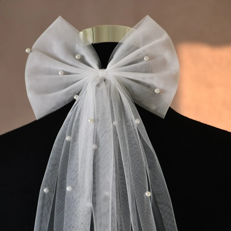 

Короткая фата с милым бантом и жемчугом для невесты