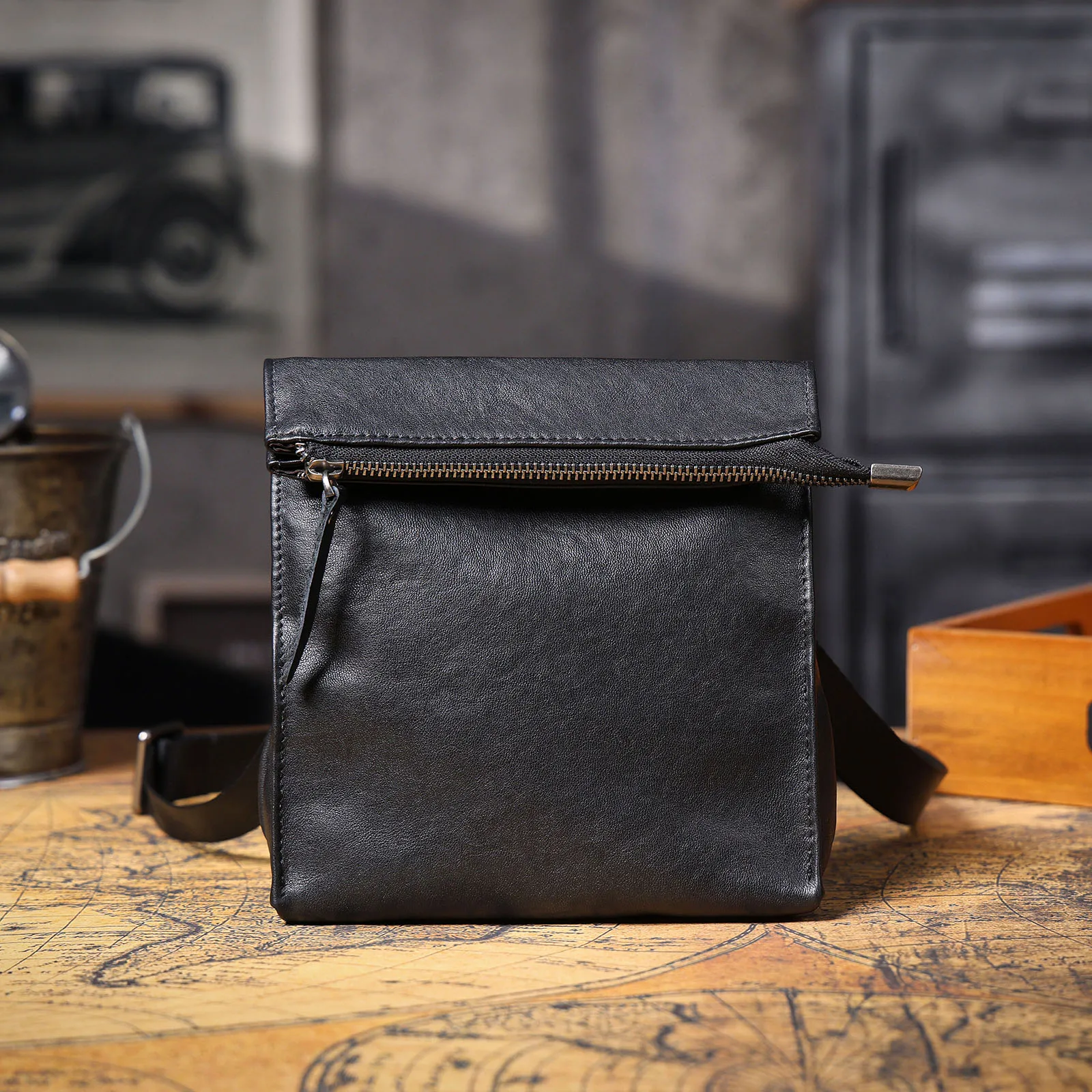 Echte Leder-Umhängetasche für Herren, Modische Brusttasche aus Rindsleder, Pflanzlich gegerbtes Leder, Unisex – Detail 8