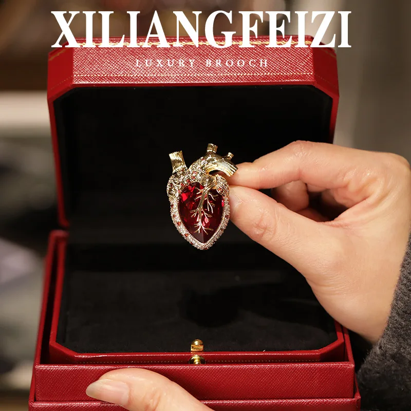 Xiliang Concubine Original design high-end devil's heart crystal brooch Custom-made heart-shaped jewelry for delivery services