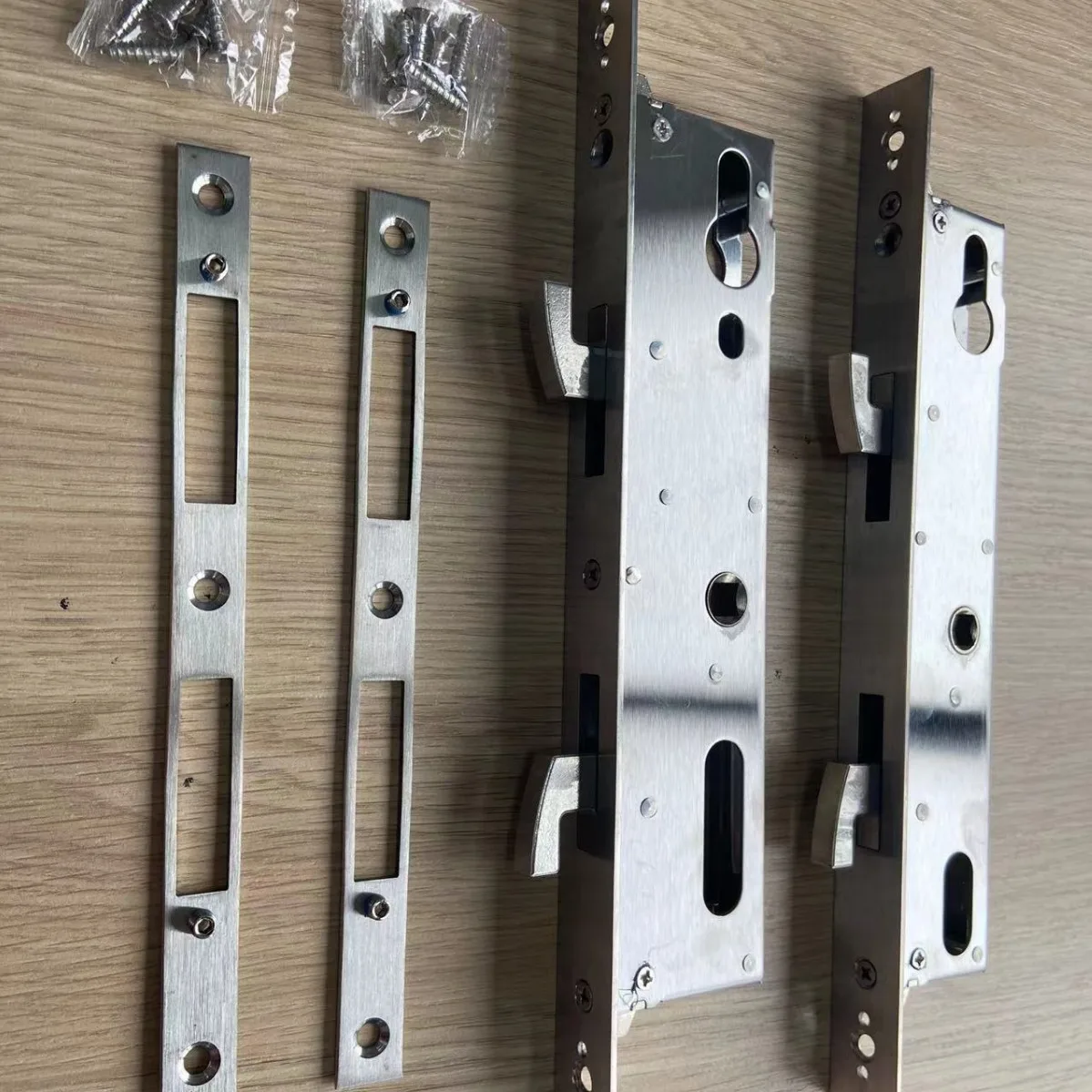 

Корпус замка для раздвижной двери из алюминиевого сплава с двойным крючком, для многоточечного замка по отпечатку пальца, умного замка, поднимается ручку для блокировки