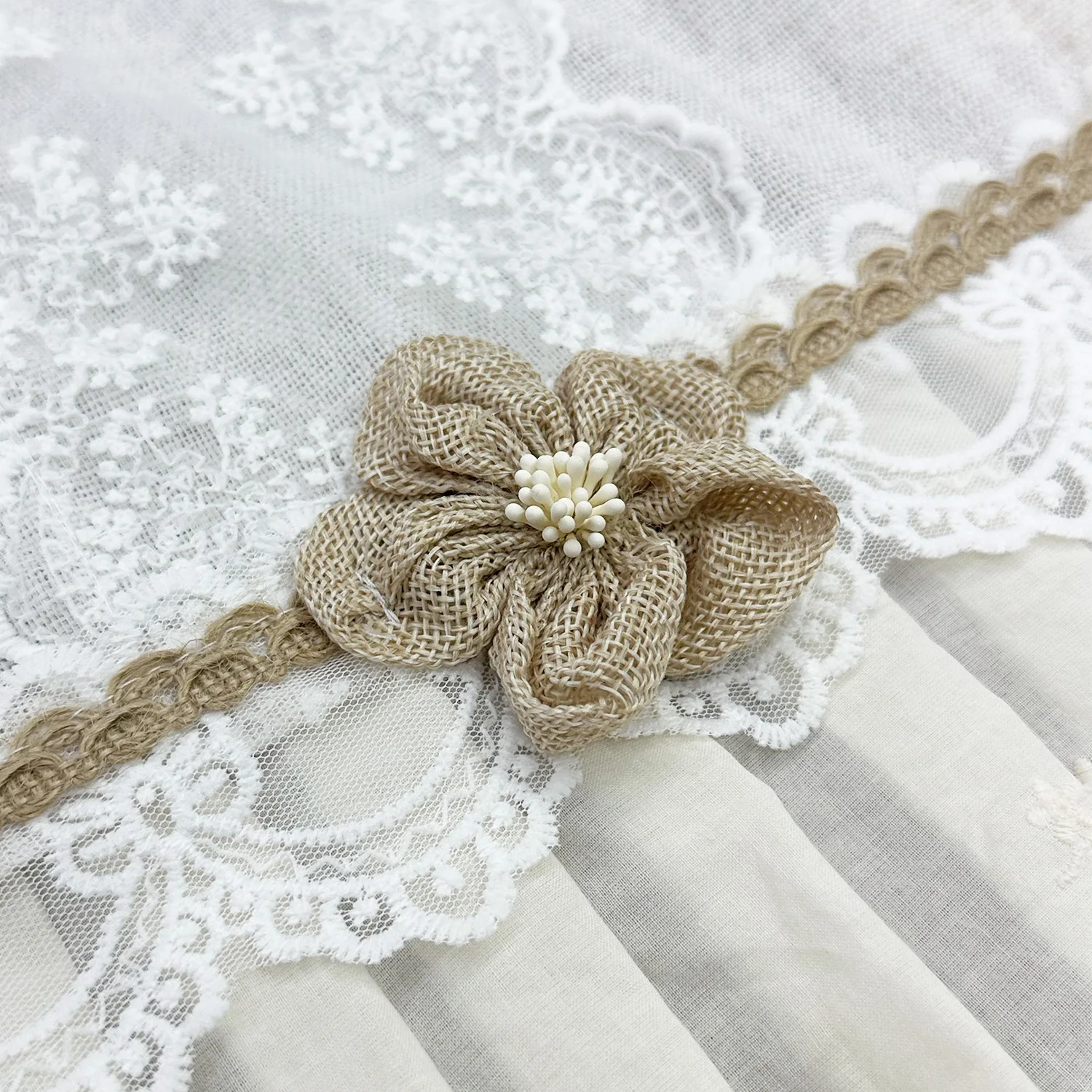 Vintage French Linen Table Runner Lace Hollow Embroidered Ruffled Frilly Hem Table Runner for Wedding Thanksgiving New Year Vale