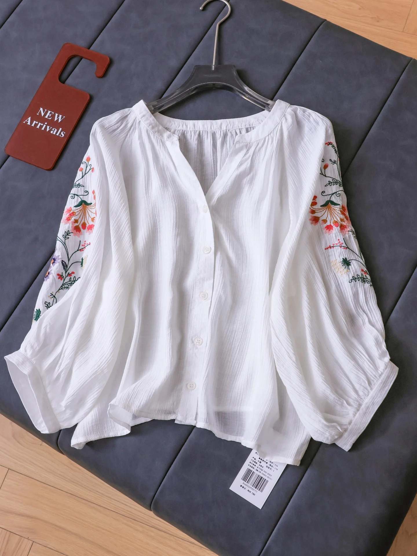 

Casual Loose Women's Shirt Embroidered V-Neck Lantern Sleeve Seven-Quarter Length Fashionable Slimming Floral Stitching Top