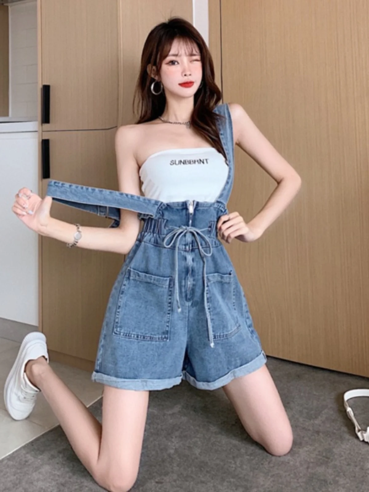 

Джинсовые комбинезоны Salt Series: Новые летние женские свободные комбинезоны с широкими штанинами, узором «цветочный бутон», высокой талией и застежкой-молнией.