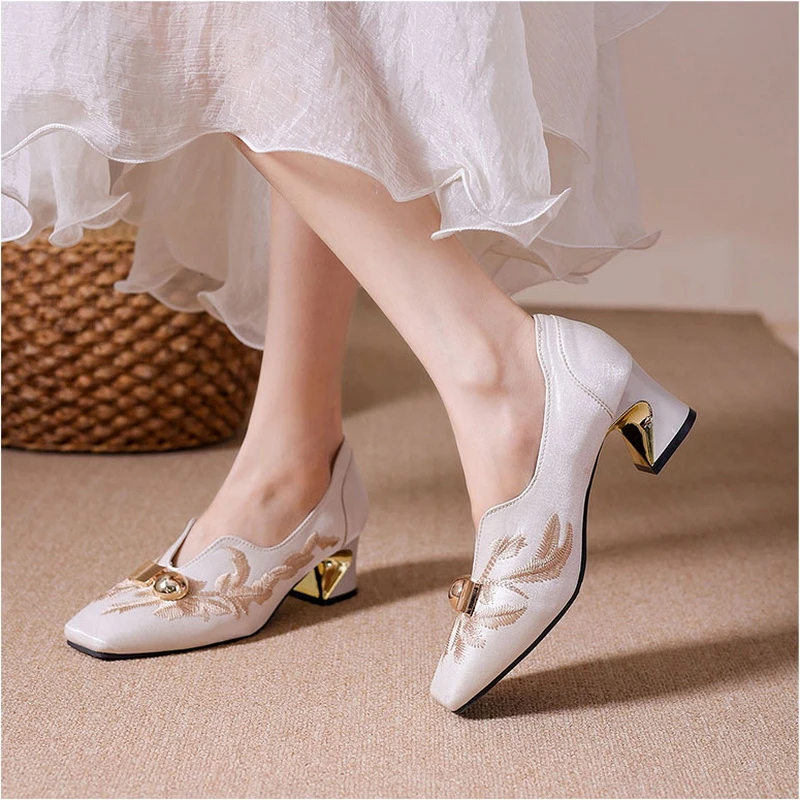 Retro Metal Buckle Square Toe New Chinese Embroidered Flower Block Heel Single Shoes Women's National Style Soft Sole Shoes - view 5