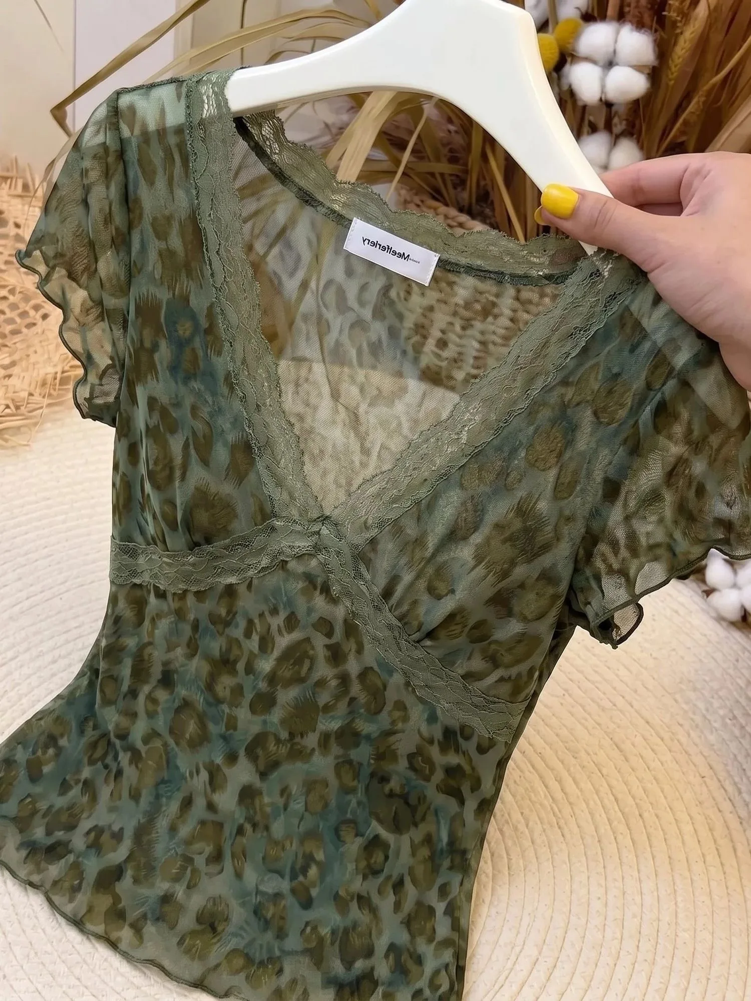Slim Fit Short Sleeve T-Shirt Women's Green Leopard Print Design Summer New Style Commute Style V-Neck Lace Detail Polyester ...