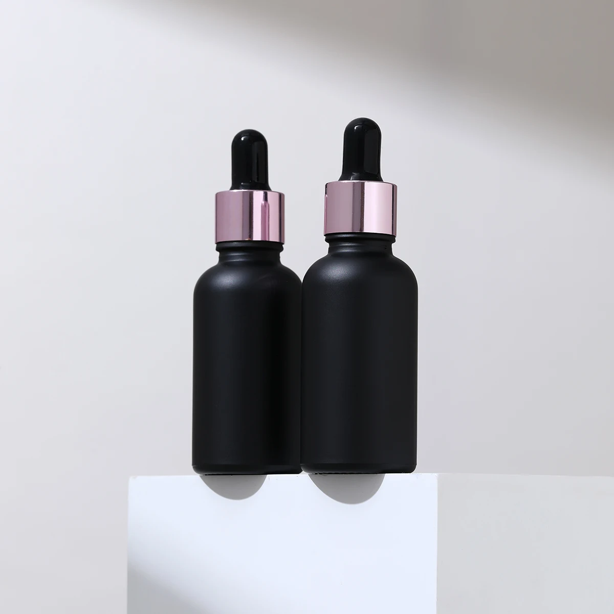 2pcs 30ml Travel Essentials Black Frosted Dropper Glass Bottles Cosmetics Cute Essential Oil Bottles With Dropper