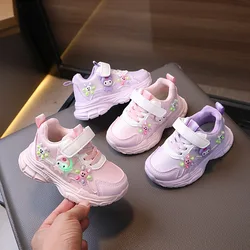 Sanrio Kuromi dziecięce buty na co dzień jesienne nowe dziecięce buty sportowe dziewczęce kreskówki z oświetleniem LED Trend buty do biegania trampki