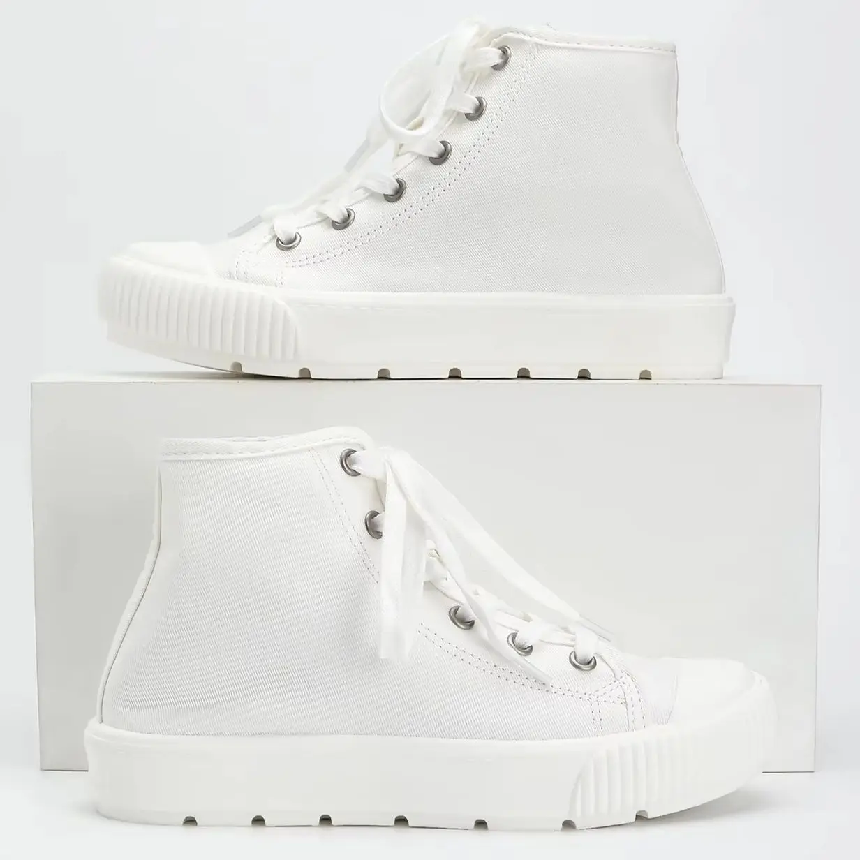 

Women's White Canvas High-Top Sneakers – Lace-Up Design, Breathable Fabric, Lug Sole for Casual Daily Wear