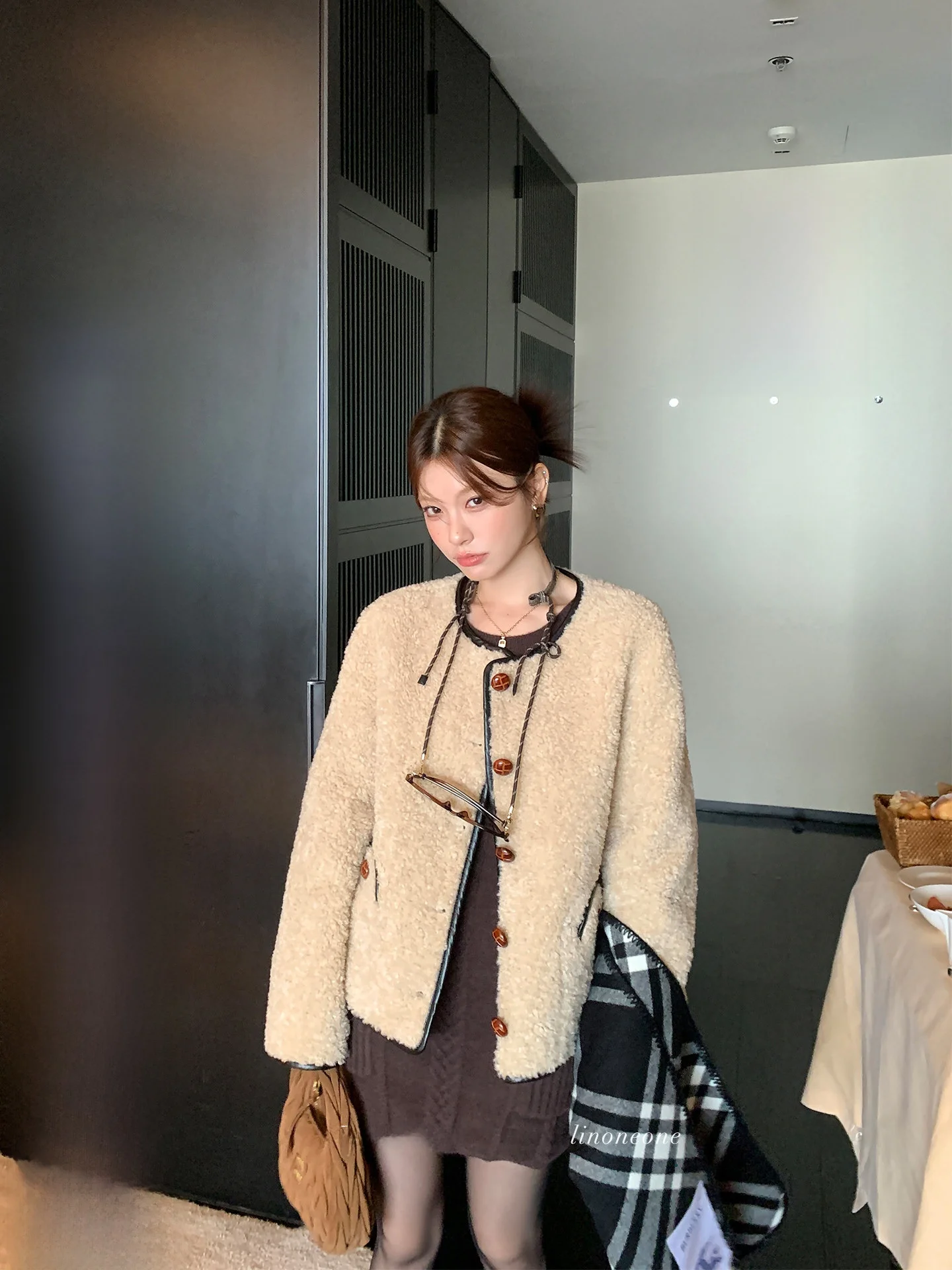 

LIONE Warm Winter Particle Faux eepskin Color Blo Eco-Friendly Inteated Leather Fur Casual Sle Long Sve Coat for W...