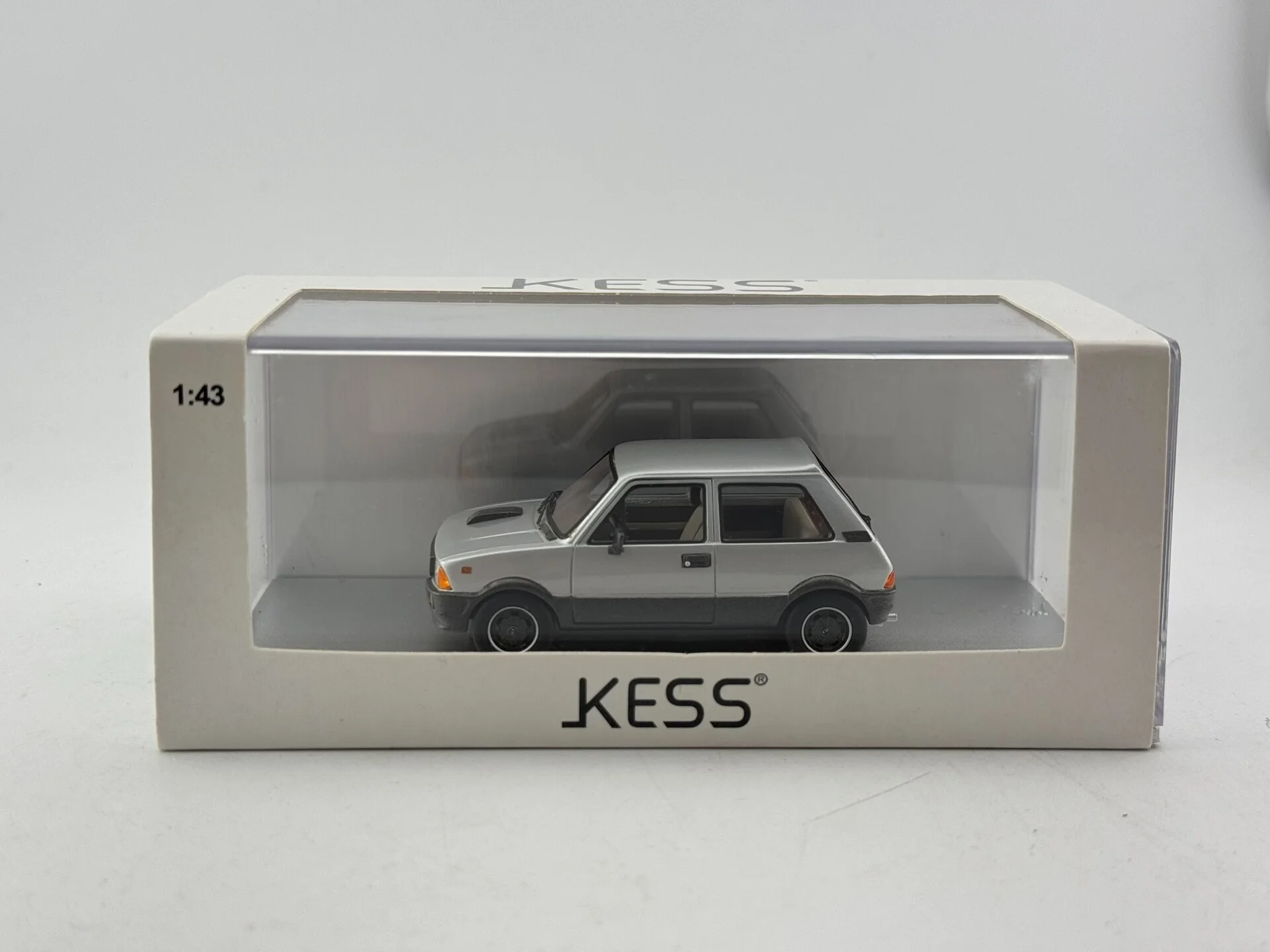 

Модель автомобиля Flaws Kess из смолы, масштаб 1/43