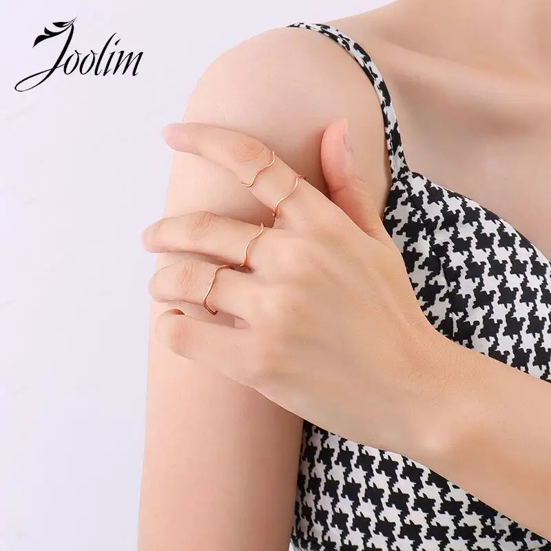 Joolim Jewelry Wholesale High End PVD Waterproof Fashion Fold Wear Fine Wave Stainless Steel Ring For Couples
