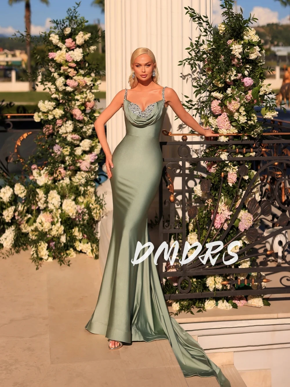 

Elegant Soft Satin Crystals Evening Dress Modern Mermaid Party Wear Sleeveless Sexy Thin Straps Customized Cocktail Gown