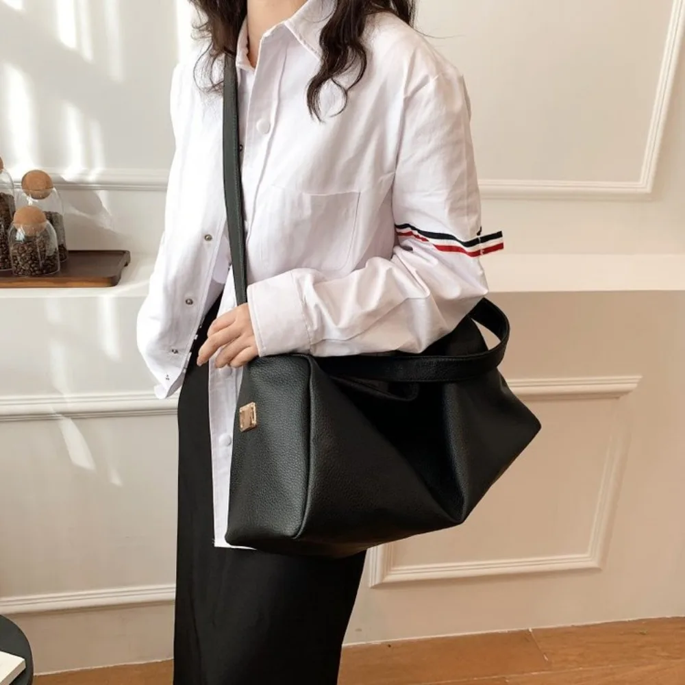 Women's Handbags Large Capacity Fashionable Tote Bag Versatile Stylish and Spacious Shoulder Bag for Daily Use Travel Bags