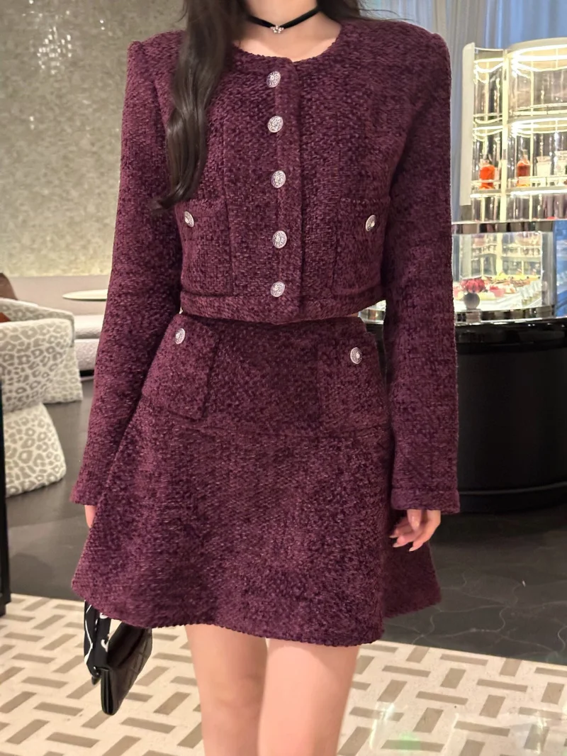 

Mingyuan Ms. Fan's fashionable, high-end, elegant, slim fit, shoulder pads, plum sauce colored jacket two-piece set