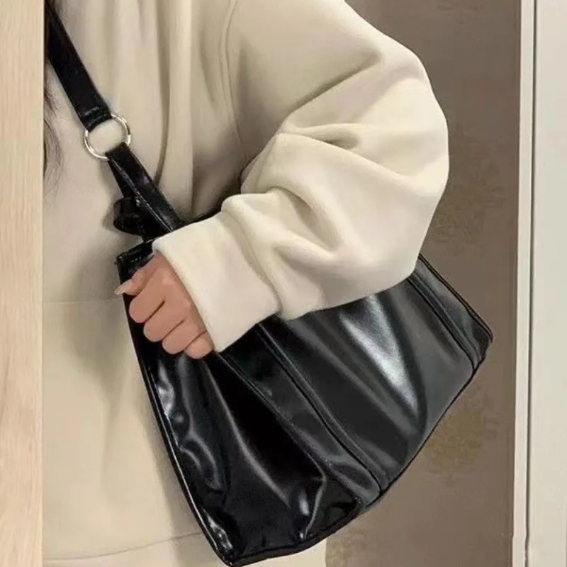 Vintage PU Leather Shoulder Bags Women Korean Style Black Crossbody Bag Large Capacity Students Office Lady Commuter Harajuku