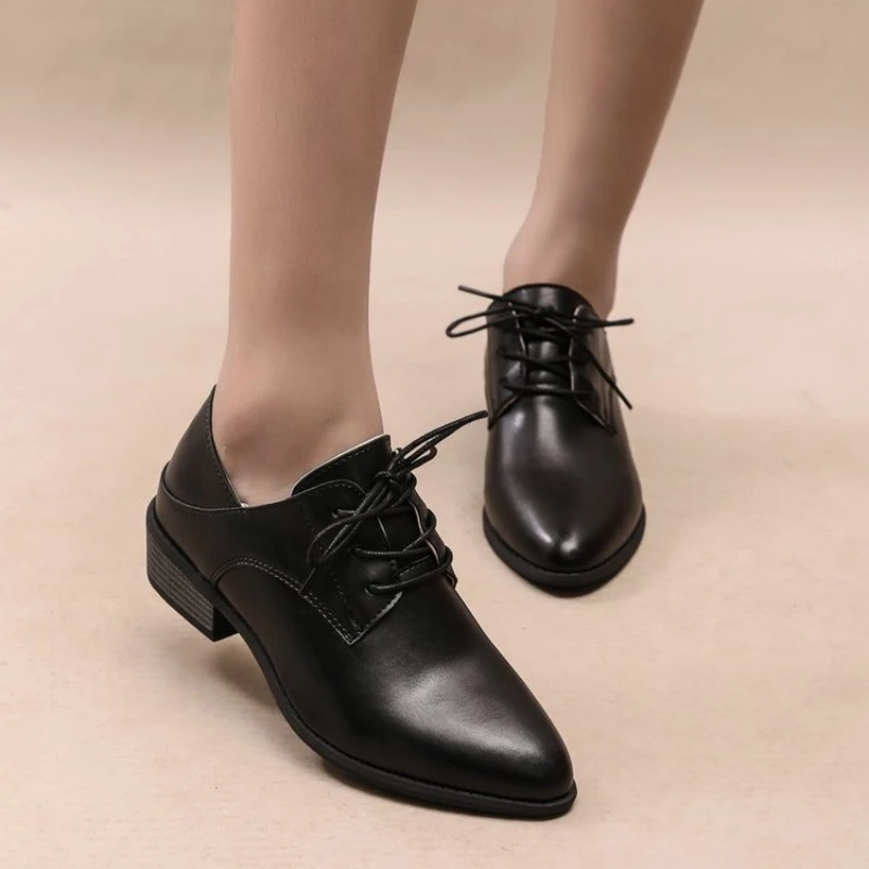 2024 Wiosna/jesień Buty damskie Szpiczaste buty na wysokim obcasie Split Leather Chunky Heel Women Pumps Retro Lace Up Black Shoes for Women