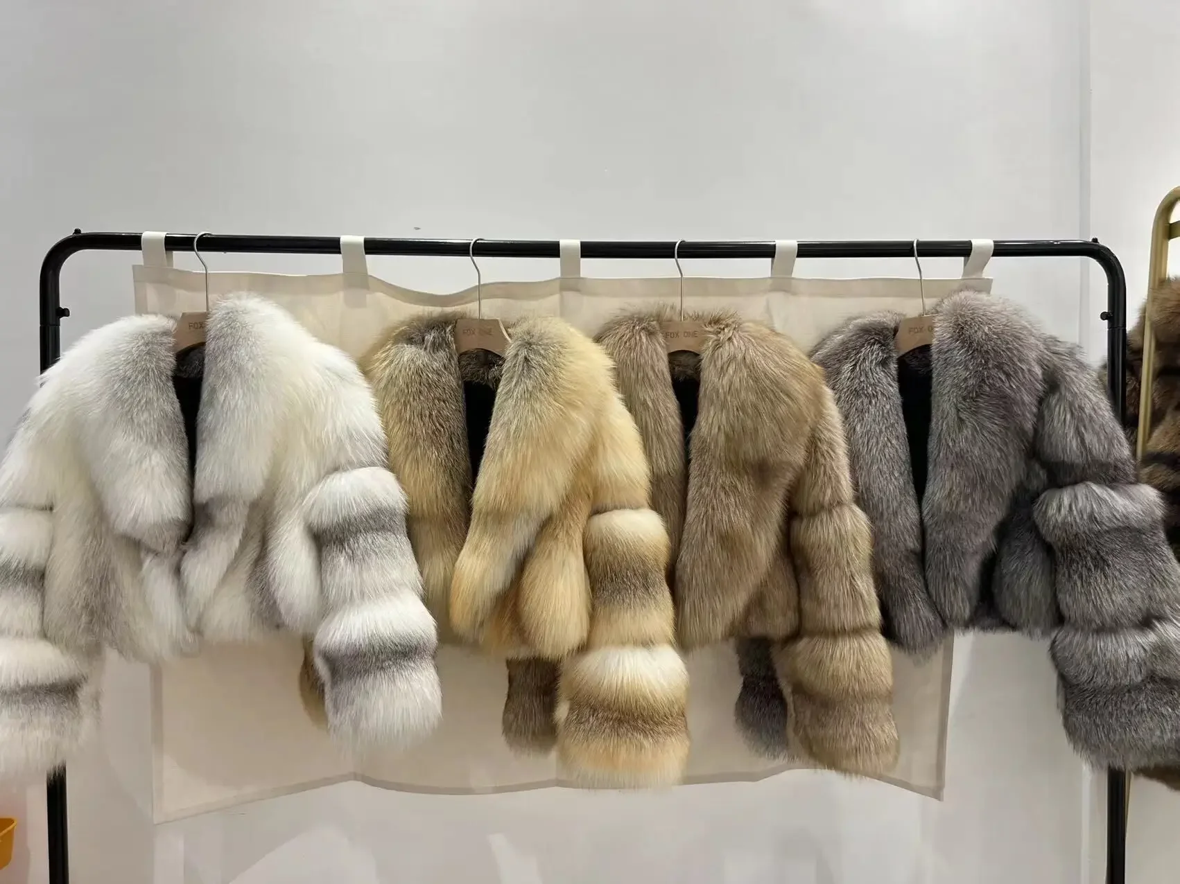 New Trendy real crop fur coat High waist high quality multiple color woman cropped fur coats