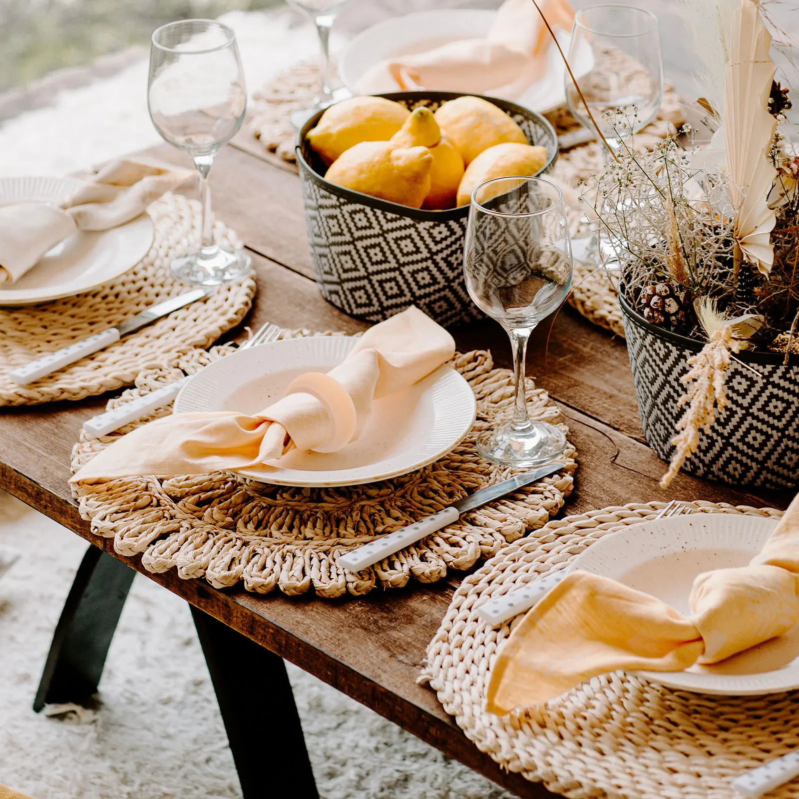 

20Pcs Wood Napkin Rings Set Natural Rustic Serviette Rings for Cloth Napkins Wedding Party Table Settings Elegant Dining Napkin