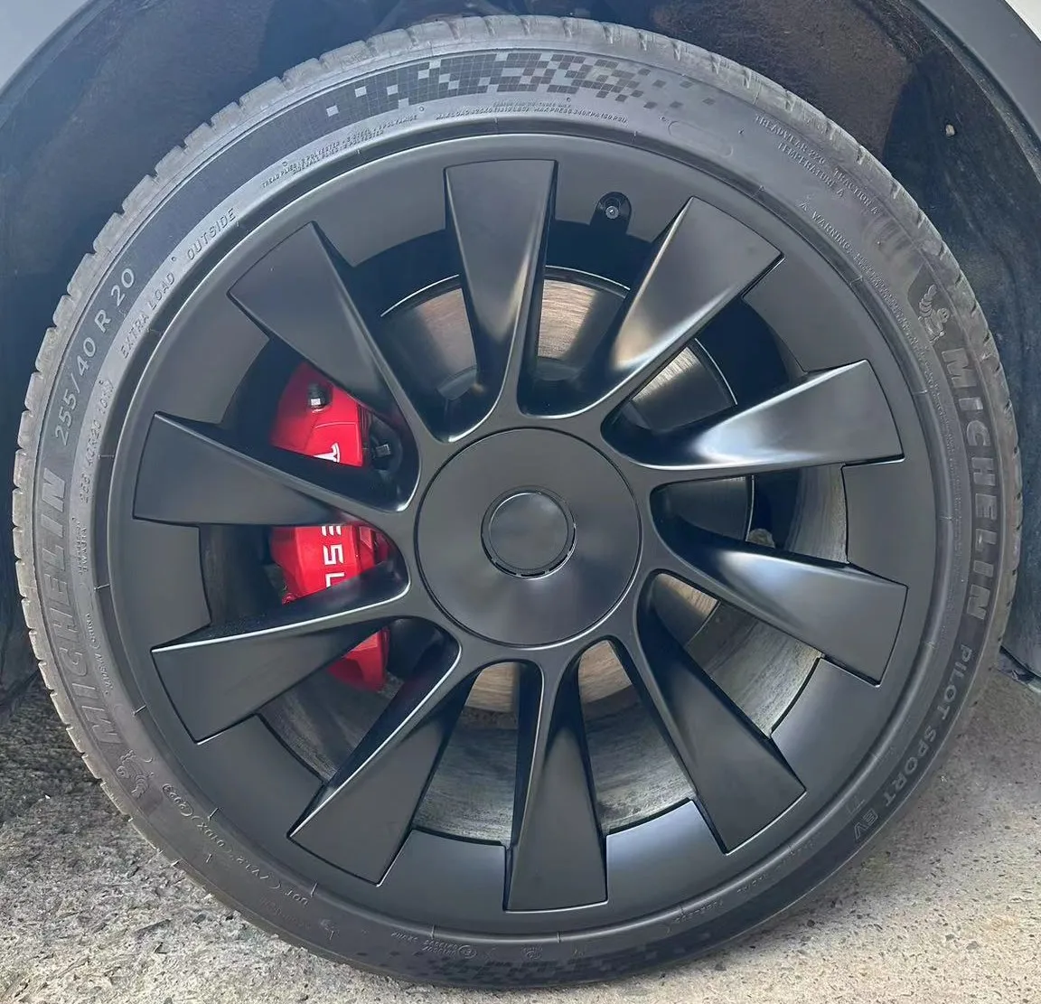 Tappi mozzo 4 pezzi per Tesla Model Y 20 pollici Hight Performance anello di protezione del mozzo della ruota di ricambio accessori per copertura