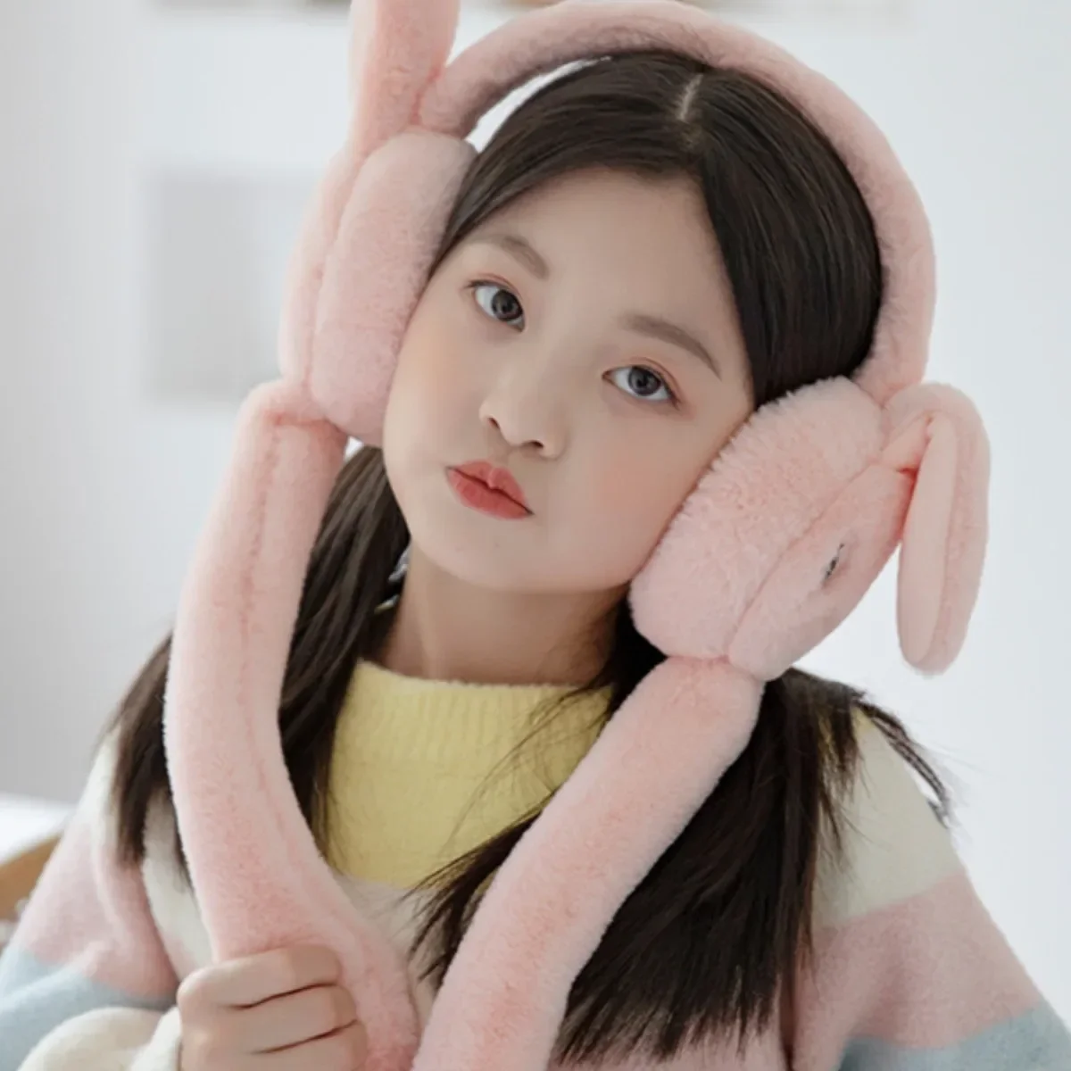 Coubelatic Children's Ear Muffs Cute Moving Rabbit Ear Warm Earcaps Winter Ear Protection Covers Girls Students Ear Hatt