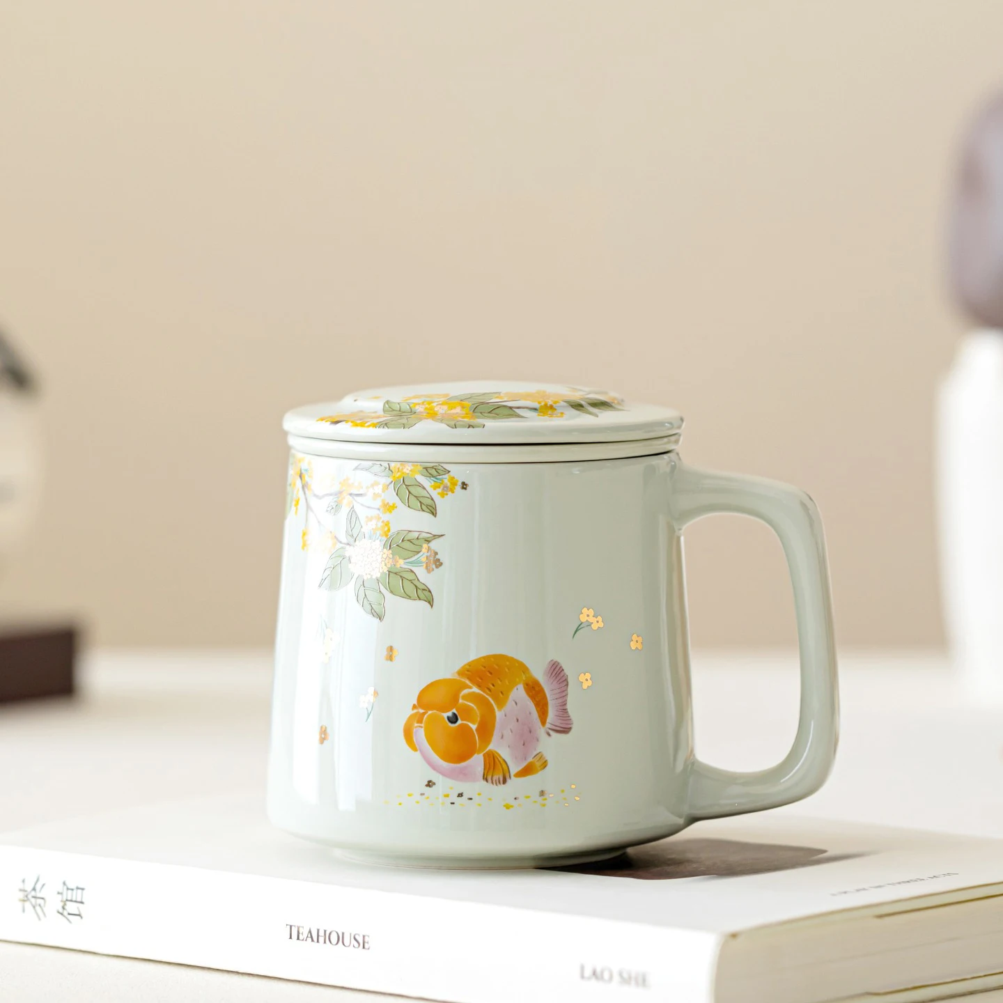 

Chinese Style Personal Tea Cup Ceramic Lid And Tea Separation Wood Ash Gold Cinnamon Lucky Carp And Mugs