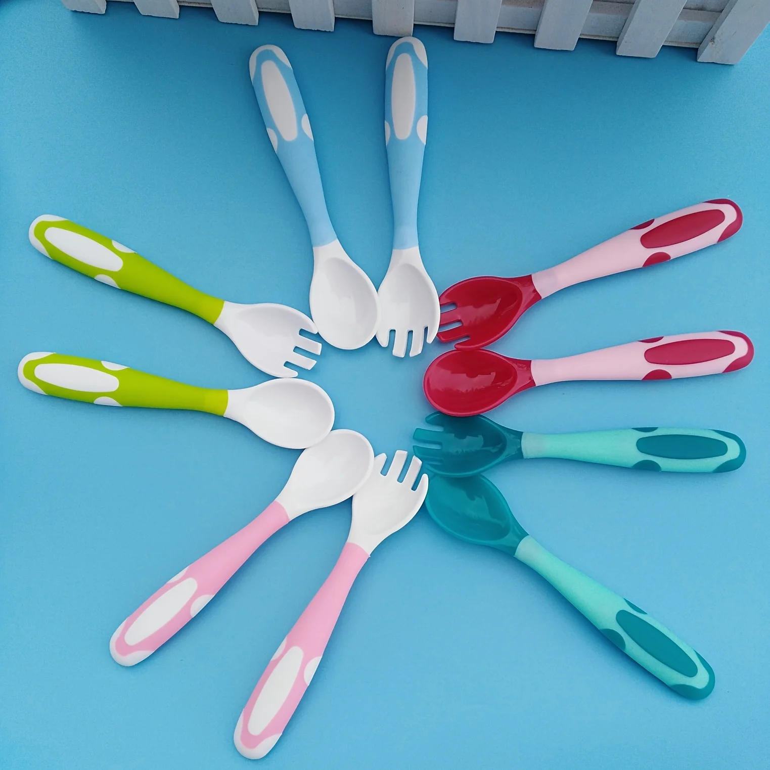 طقم ملاعق شوكة للأطفال مكون من قطعتين مع علبة، شوك وملاعق متغيرة الألوان، مجموعة شوكة ملعقة تويست قابلة للانحناء #6