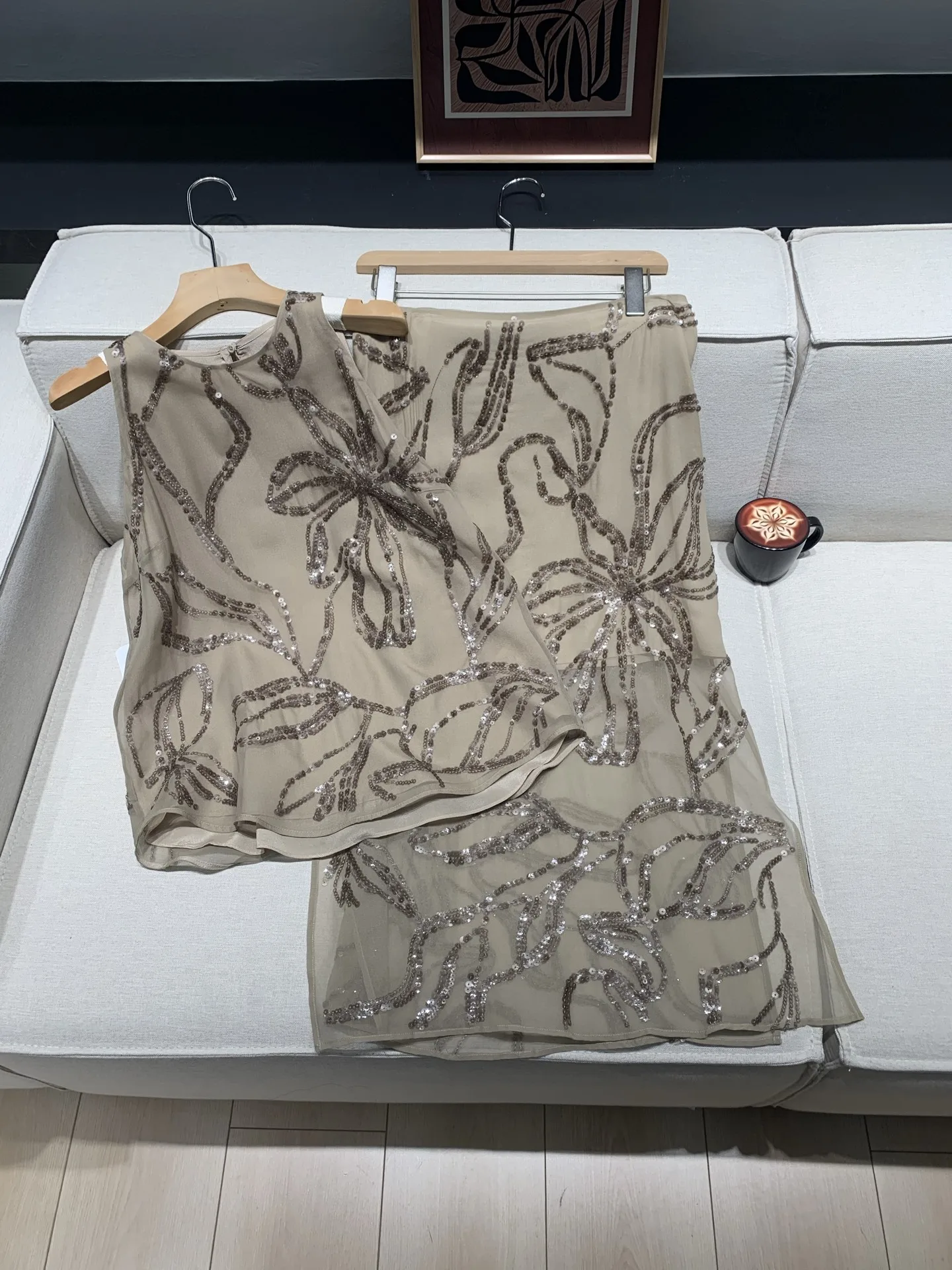 

Sequined Embroidery Women 100% Silk Set Round Neck Sleeveless Vest + High Waist Long Skirt Vintage Suit