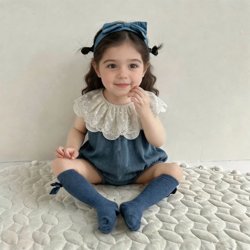 

Детский комбинезон для девочек 2026: Новинка лета, без рукавов, джинсовый, с кружевной отделкой и воротником с рюшами, для малышей 0-2 лет