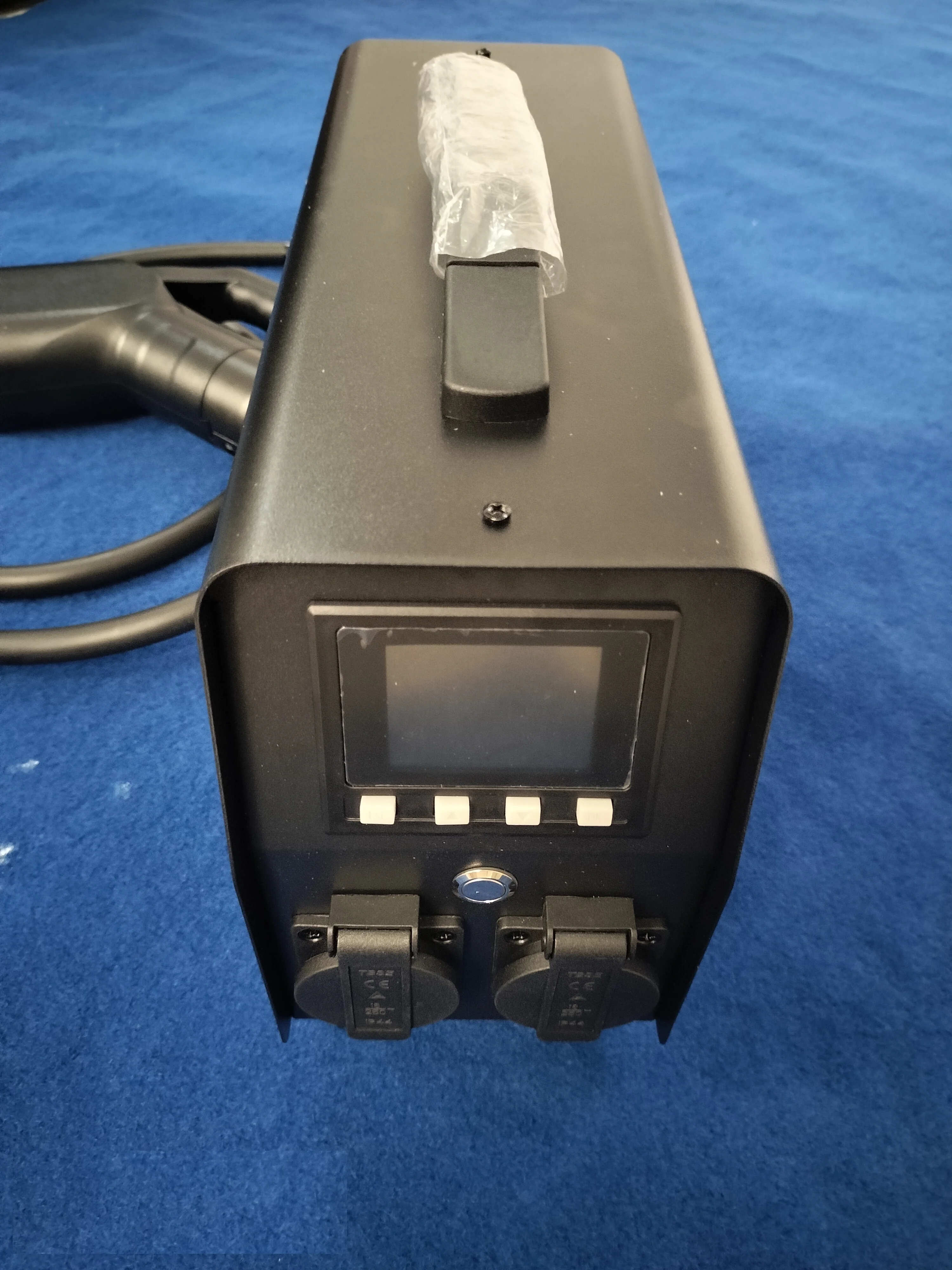 2026 European Standard 5KW 220V CCS TYPE-2 Plug New Energy Vehicle Discharge Gun Outdoor Use External Discharge Device for Cars