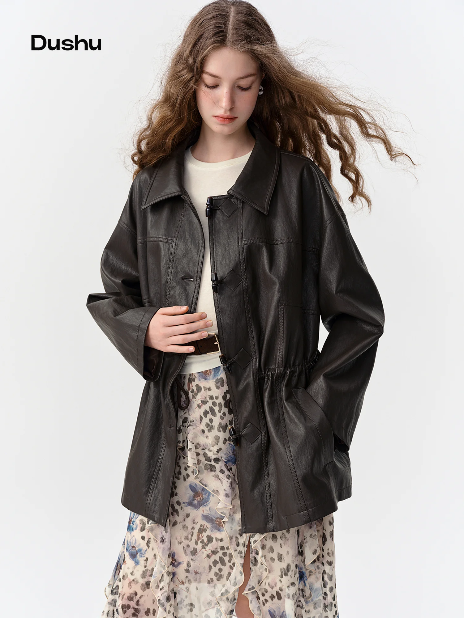 DUSHU Women's PU Leather Jacket Lapel Structured Toggle Button Short Coat Vintage British Style Versatile Streetwear Outerwear