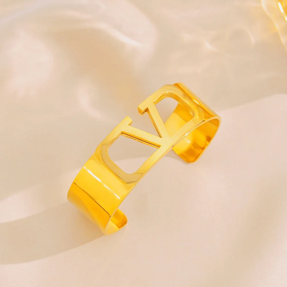 

French Light Luxury Design Style Women's Wide Bracelet, C-shaped Opening, Adjustable Size for A Young Girl's Bracelet