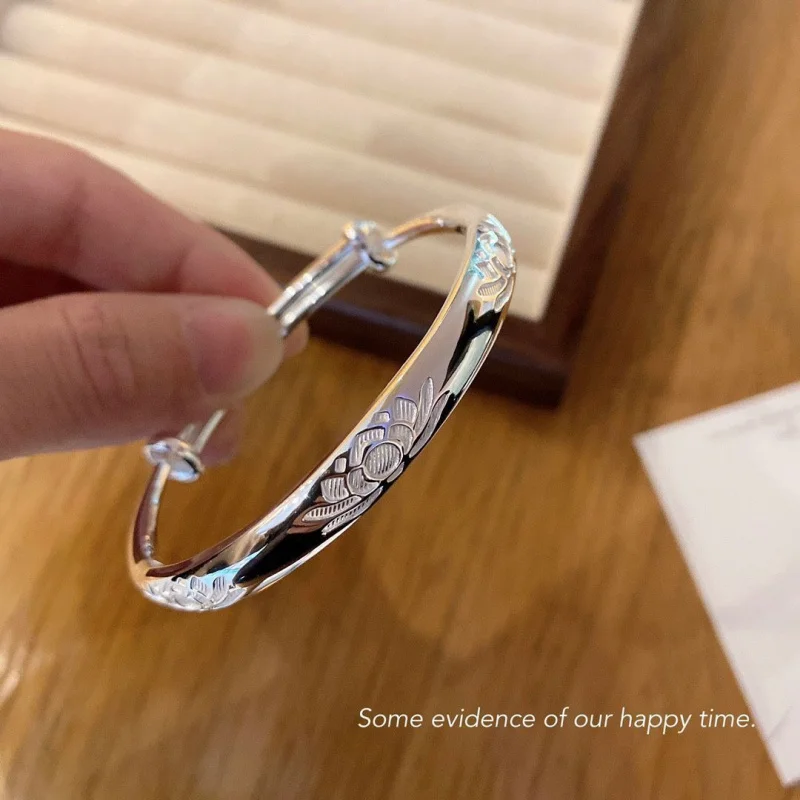 

New Lotus Bracelet for Women Smooth Push-Pull Solid Gift for Mom Girlfriend